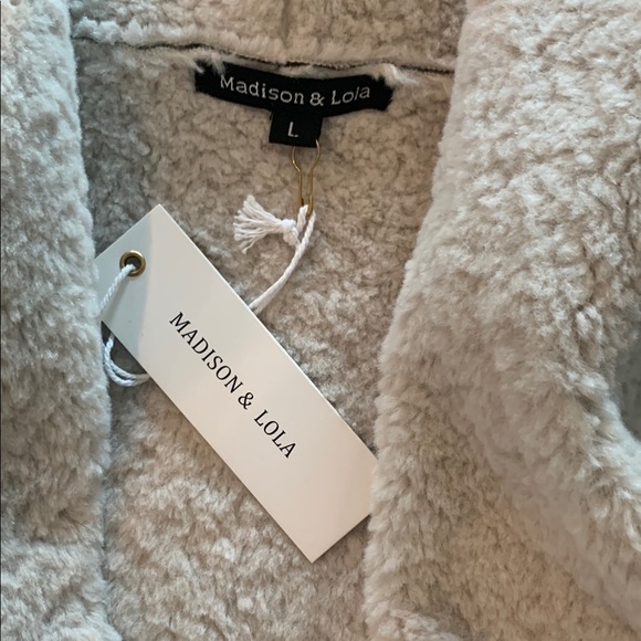 White and Brown Sherpa-Lined Corduroy Vest - Picture 2 of 5